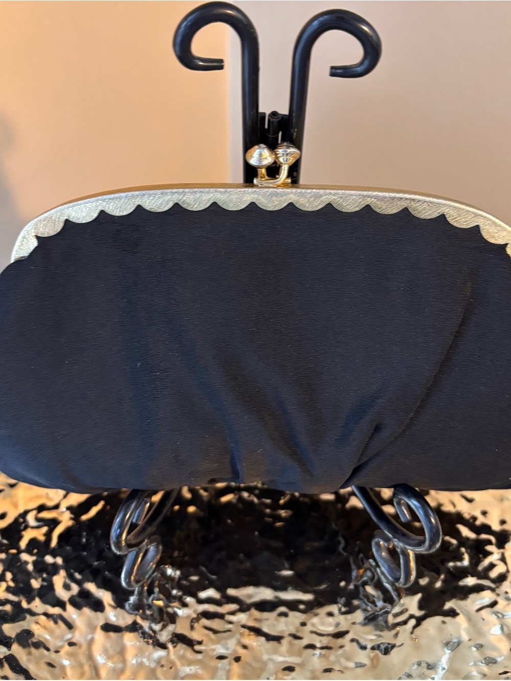 Vintage 1950s fabric black clutch gold tone scalloped frame Kiss lock Snap Close